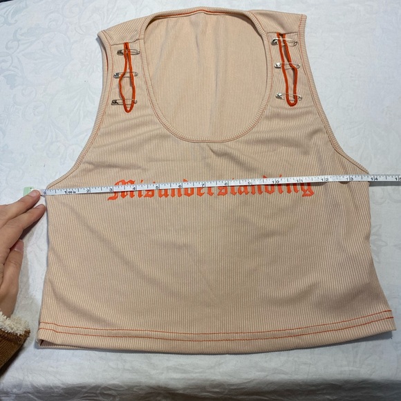 Misunderstanding Graphic Tee Tank Top Crop Safety Pin Pins Quirky Medium Women’s - Picture 6 of 7